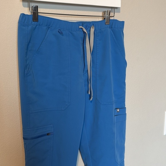 FIGS Cairo Cargo Scrub Pants Men’s Small Short Blue EUC Nurse Healthcare - Picture 2 of 12